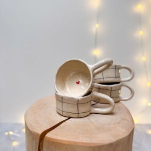 ČTVEREČKY MODELOVANÝ HRNEK 75ml